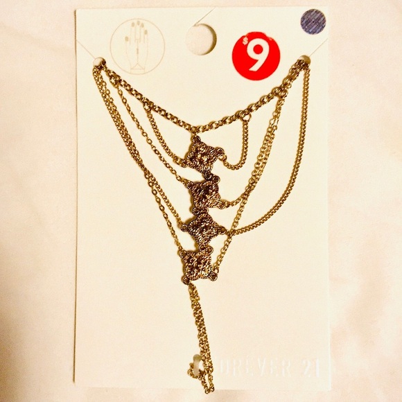 Forever 21 Jewelry - Forever 21 Gold Tone Star Hand Chain Jewelry